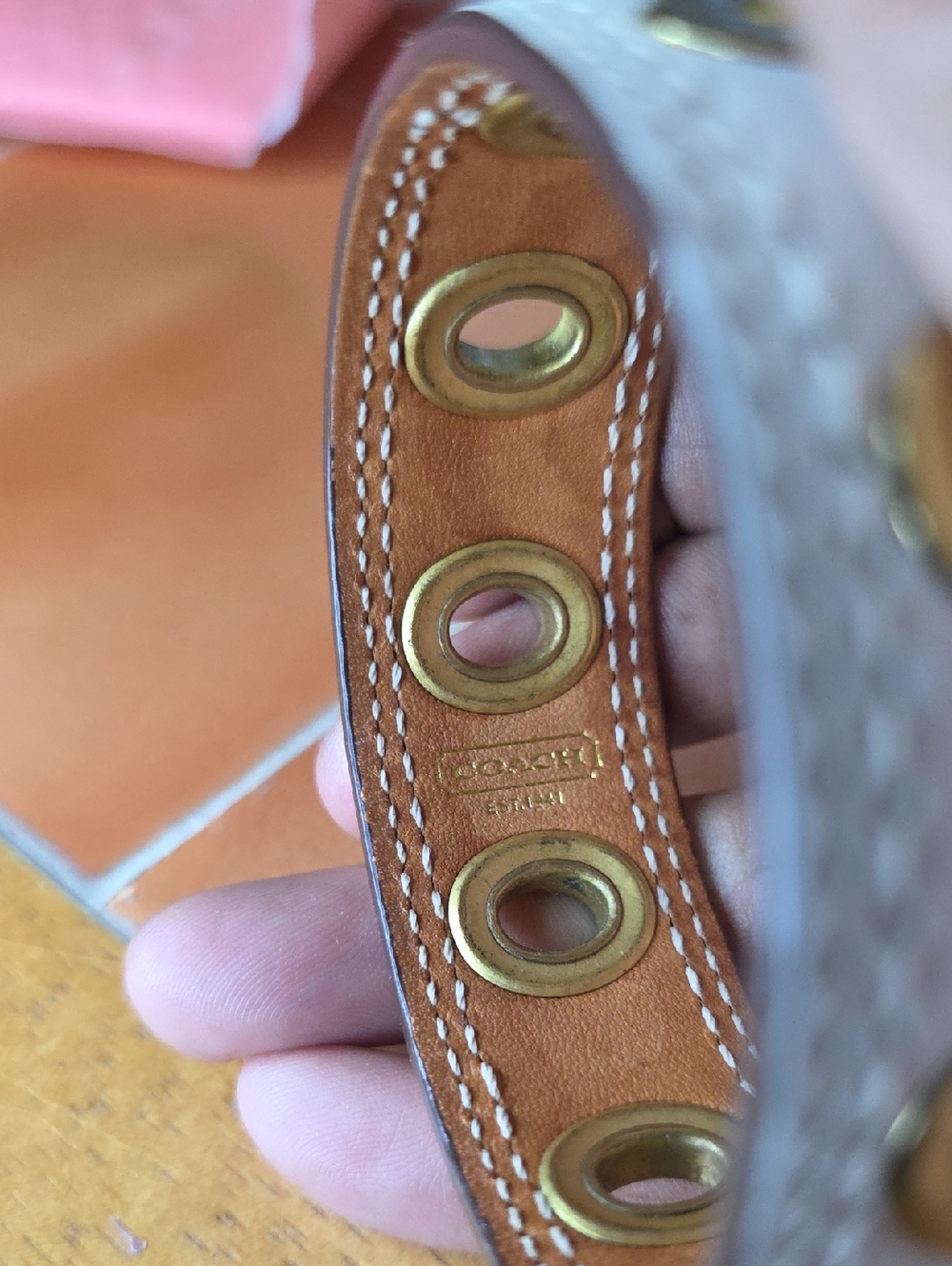 COACH WHITE LEATHER BRACELET GUC - Picture 4 of 4